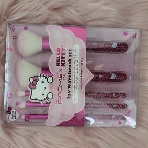 Brand New THE CREME SHOP X HELLO KITTY LUV WAVE Brush Set-5CT.